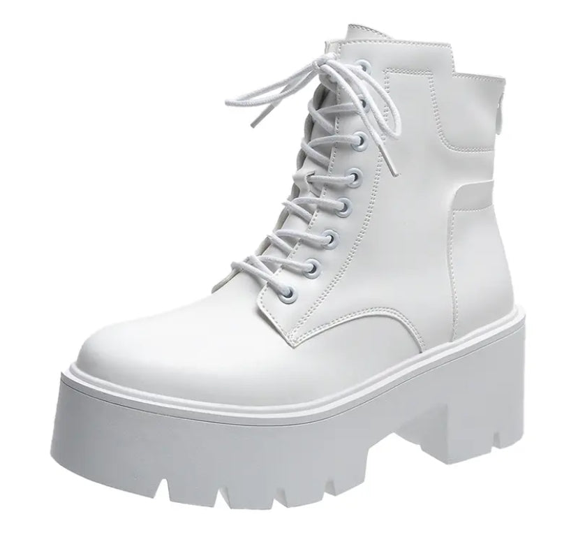 Trendy Boots White and Black