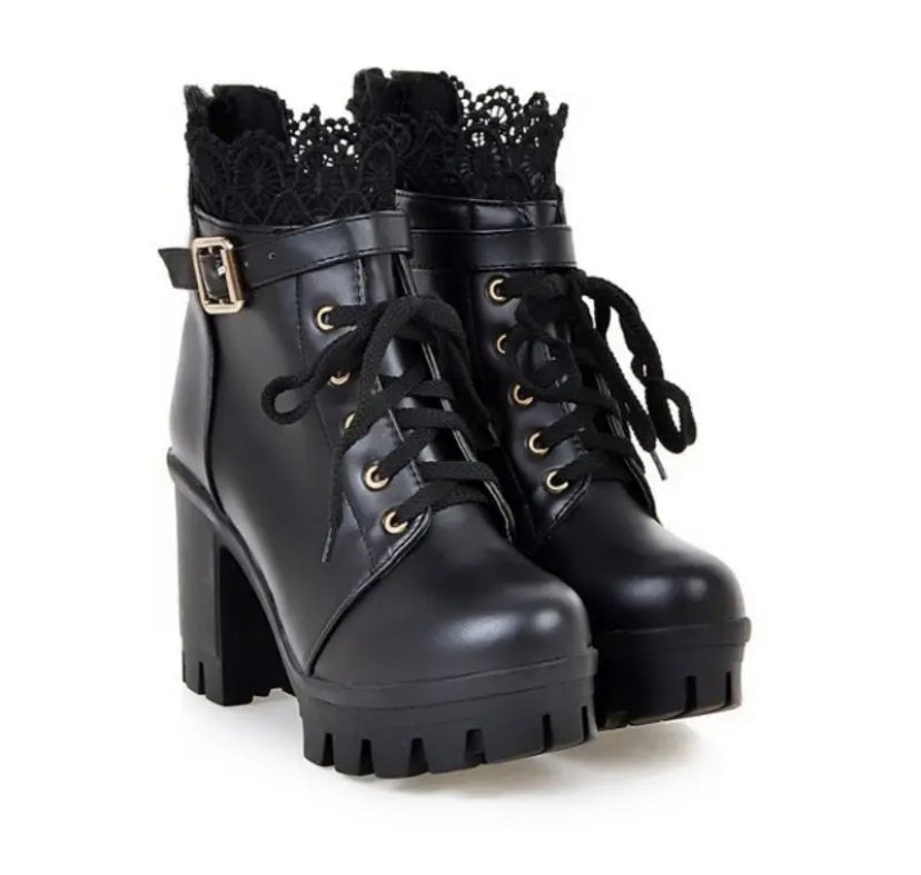 Beautiful Boots White and Black