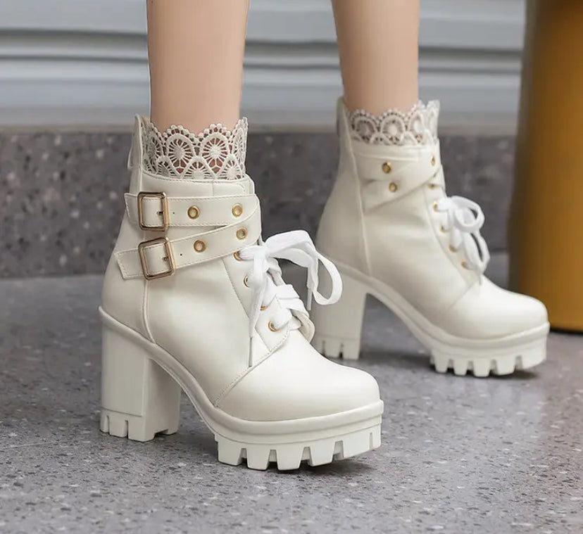 Beautiful Boots White and Black