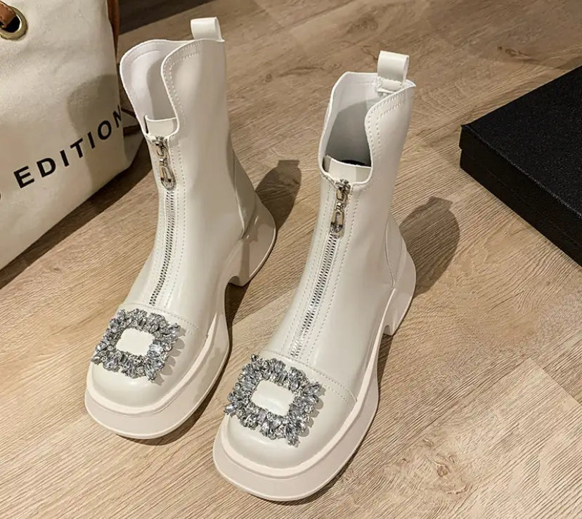 Lady Boots Black and White