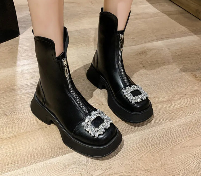 Lady Boots Black and White