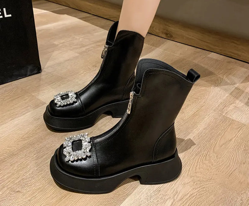 Lady Boots Black and White