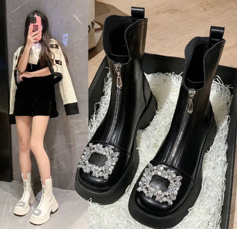 Lady Boots Black and White