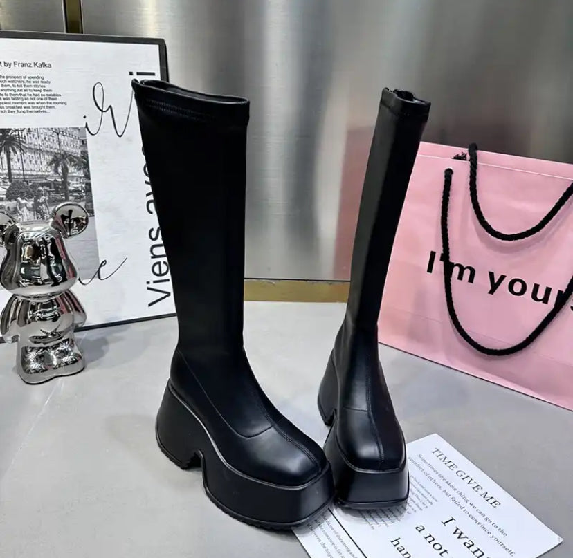 Trendy Original Boots Black White
