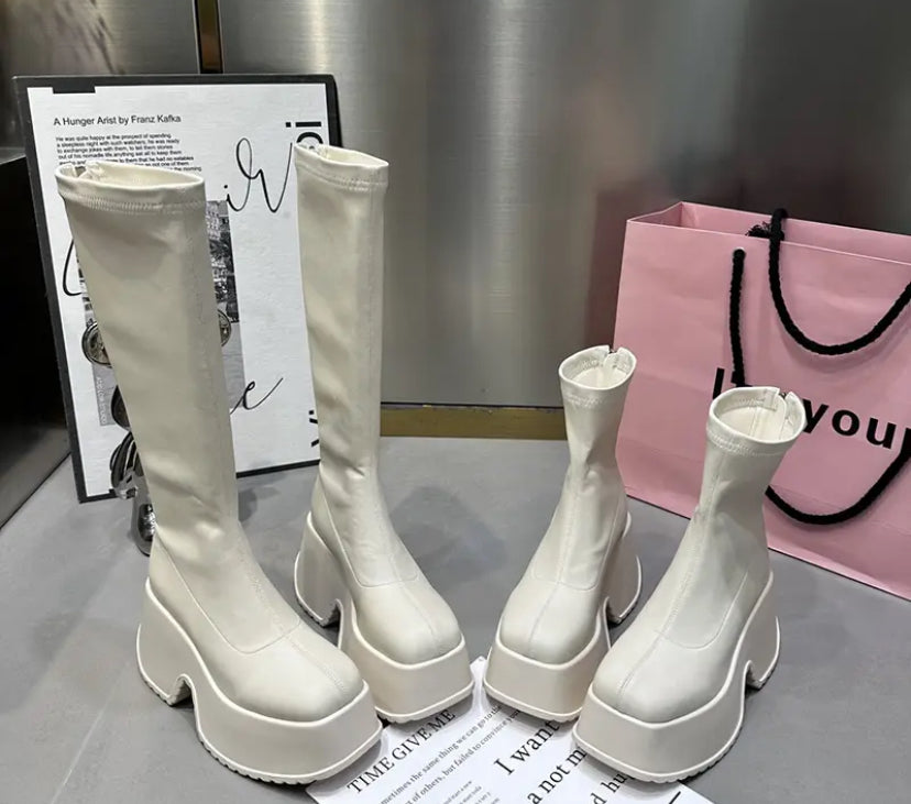 Trendy Original Boots Black White