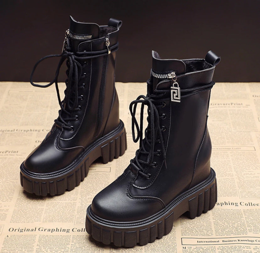 Trendy Boots with pockets White Black