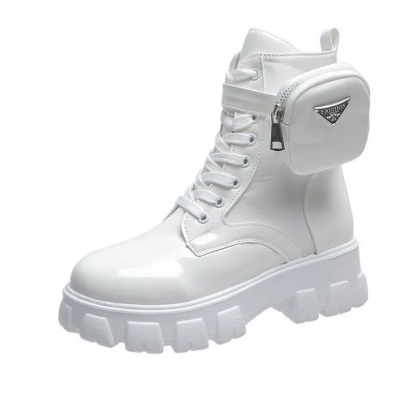 Comfortable Boots White and Black